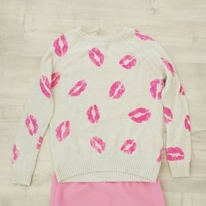 Pink lips long sleeve sweater